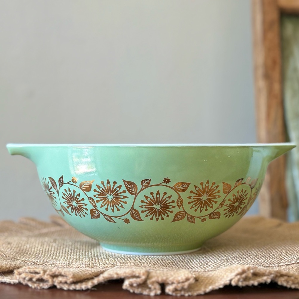 Vintage Pyrex Sage Green Gold Medallion Cinderella 2.5 qt Bowl 443 Made in USA